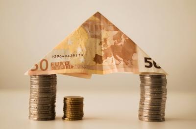 上半年“最牛基金”赚超85% 医药基金成赢家